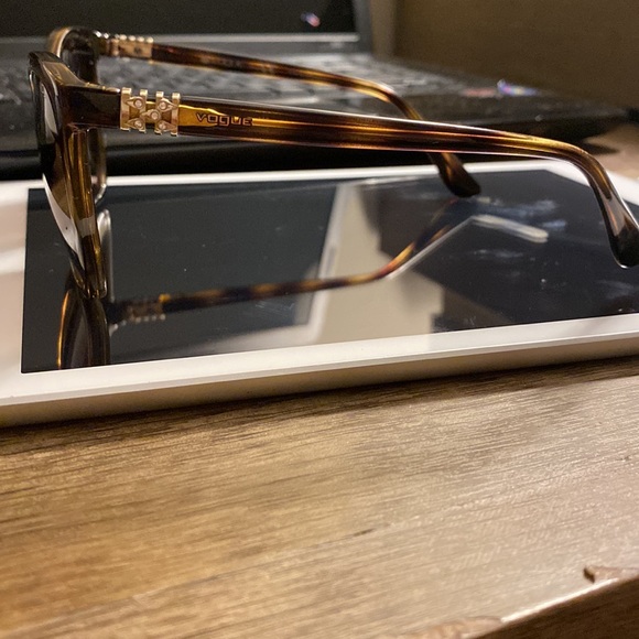 Vogue sunglasses - Picture 2 of 6